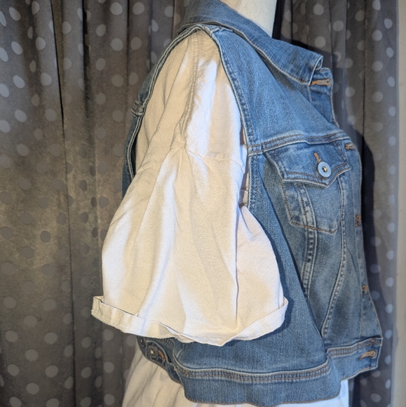 Torrid Cropped Denim Vest 2/2X/18-20 - Picture 4 of 16